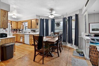 Building Photo - 5216-5218 Shorecrest Dr