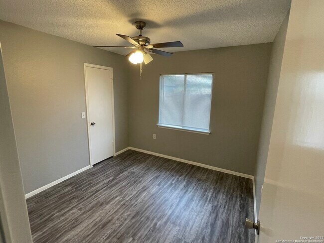 Building Photo - 5915 Pleasant Lake