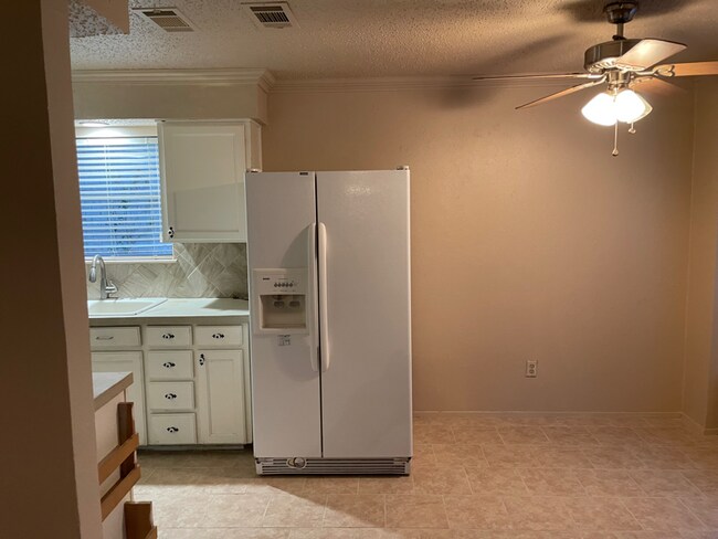 Building Photo - 1112 Autumn Oak Dr