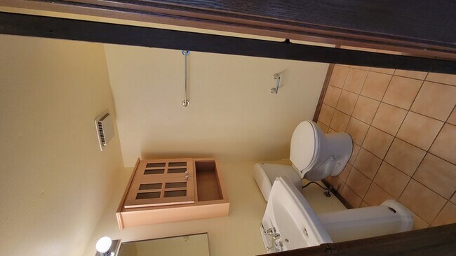 Building Photo - 8233 Imperial Dr