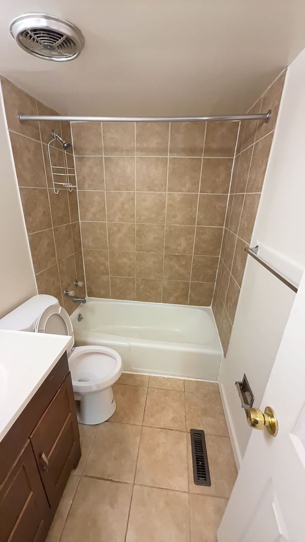 Building Photo - August 2026/2027 Loyola off-campus  2bd/2ba Homeland Southway Condo w/ CAC & more! - Available 8/9