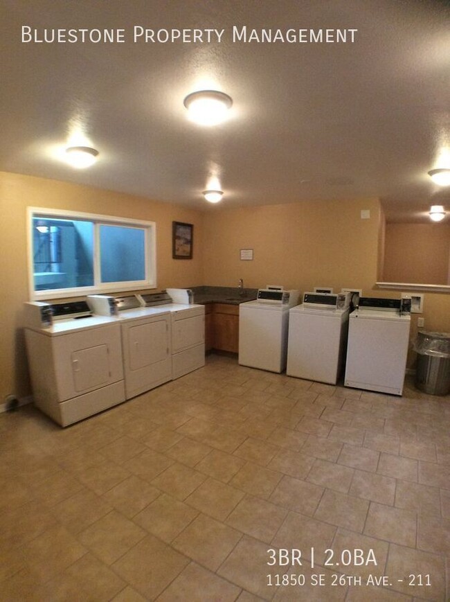 Building Photo - 2nd Floor 3 bedroom/2 bath.  Available app...