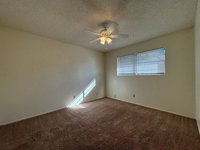 Building Photo - Duplex