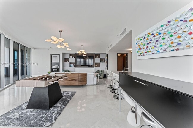 Building Photo - 5959 Collins Ave