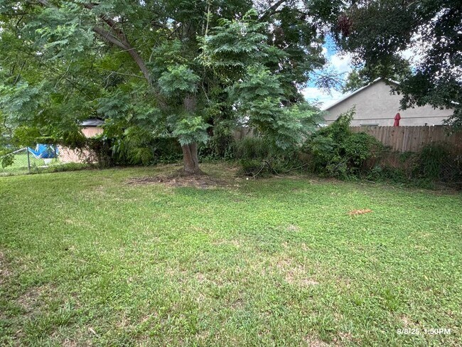 Building Photo - 4058 Minoso St