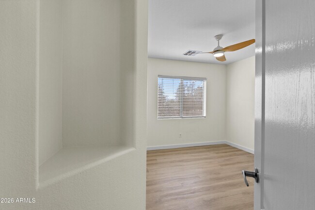 Building Photo - 14369 W Lexington Ave