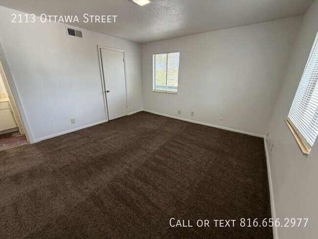 Building Photo - 2113 Ottawa St