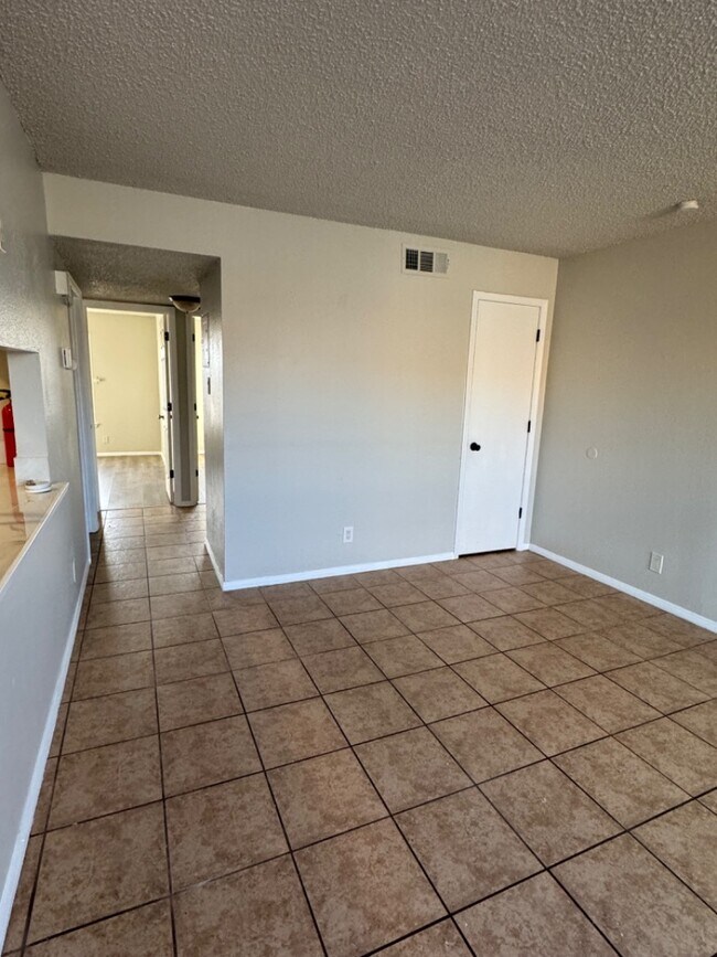 Building Photo - 936 San Pedro Dr SE