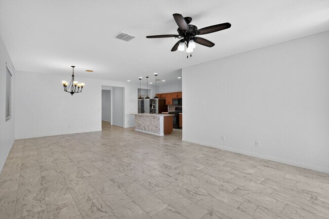 Building Photo - Spacious 4BR House in Goodyear