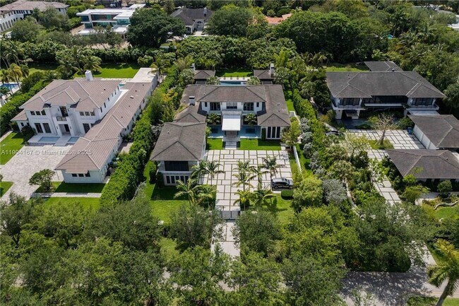 Building Photo - 9000 SW 63rd Ct