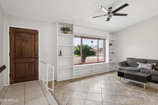 Building Photo - 2319 E Loma Vista Dr