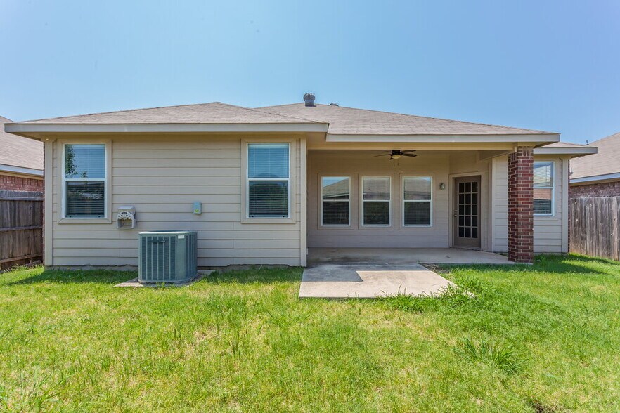 Building Photo - 10436 Fossil Hill Dr