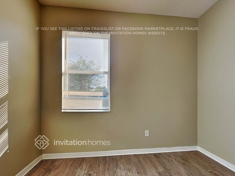 Building Photo - 11250 Creek Haven Dr