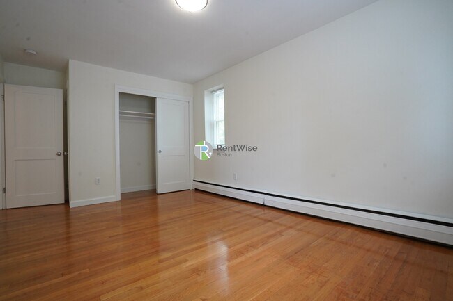 Building Photo - 14 Marion St