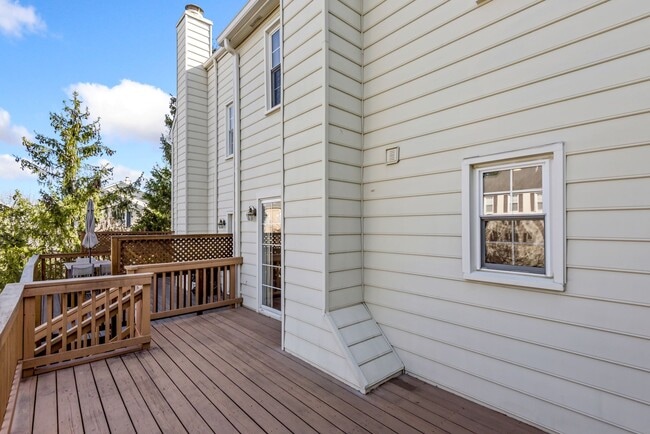 Building Photo - 8015 Merry Oaks Ln