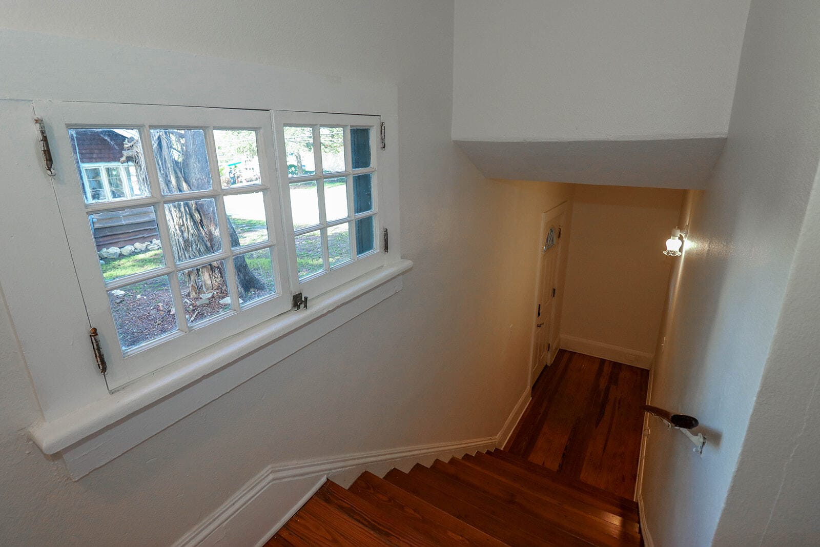 Building Photo - 203 16th St W