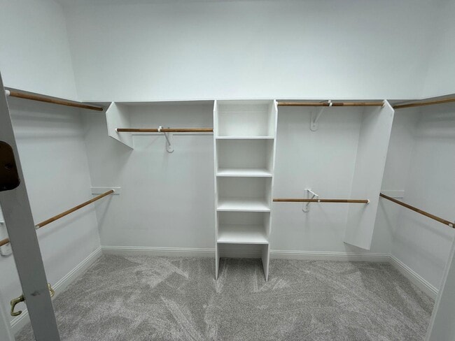 Building Photo - 10637 N Lochmoor Ln