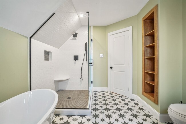 Building Photo - 16 Gordon St