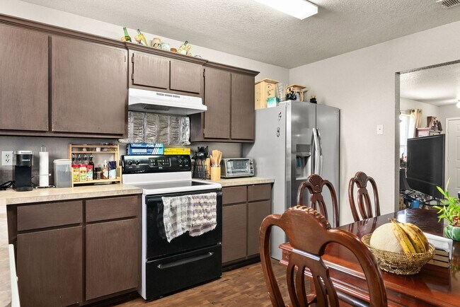 Building Photo - 3901 Kevin Shaw Dr