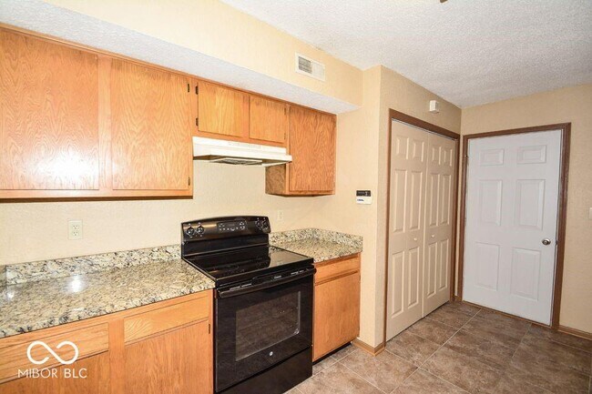 Building Photo - 10325 Liverpool Way