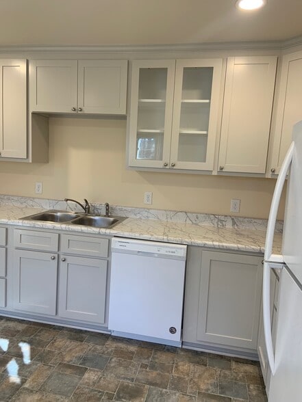 Building Photo - 225 Habersham Dr