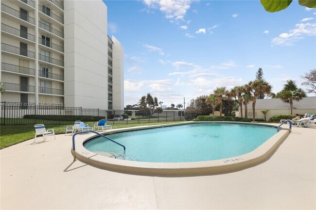 Building Photo - 5420 N Ocean Dr