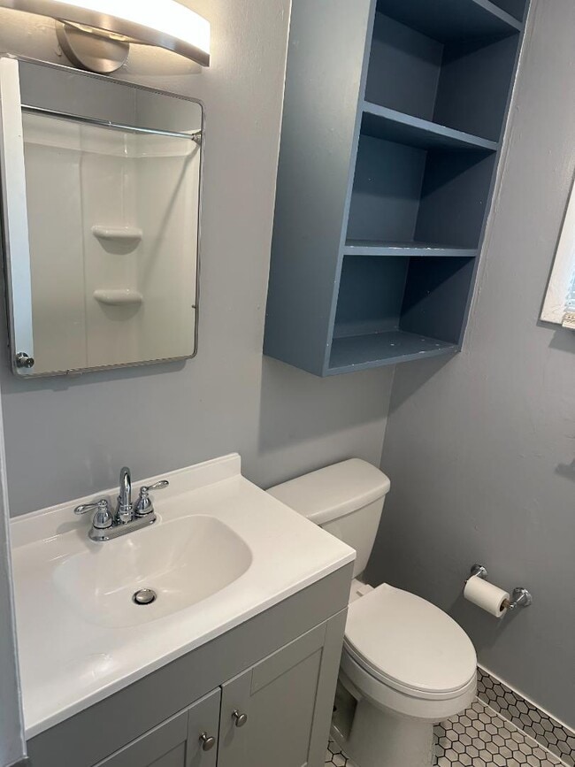 Building Photo - 146 Chapin St