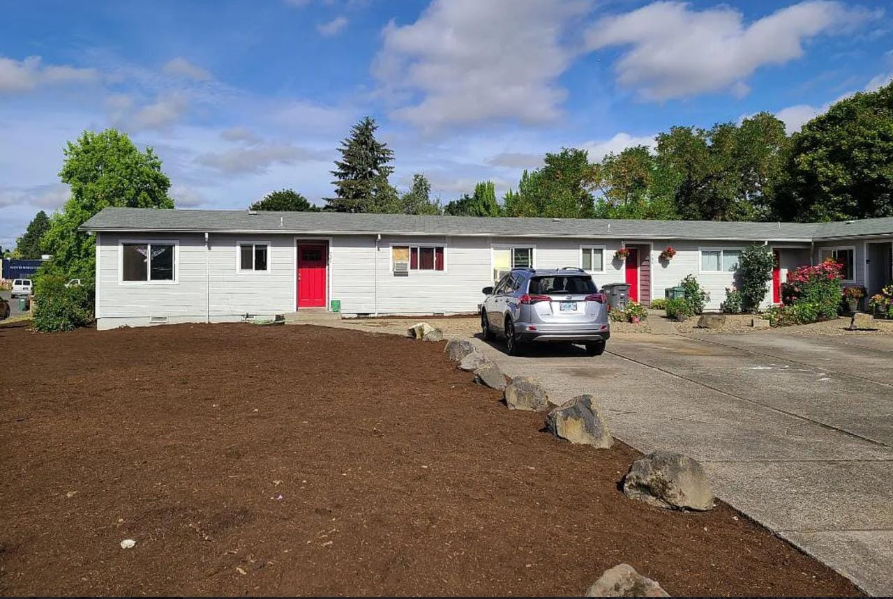 Building Photo - 721 NE 20th Pl