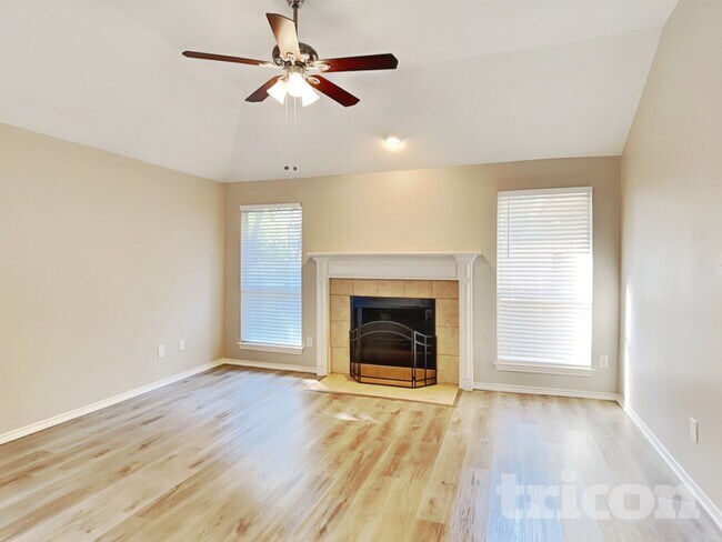 Building Photo - 352 N Beltwoods Dr