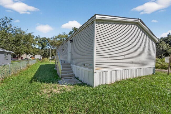 Building Photo - 39256 Lizabeth Cir