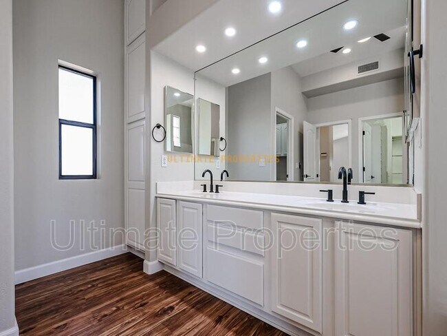 Building Photo - 10033 N 55th Pl