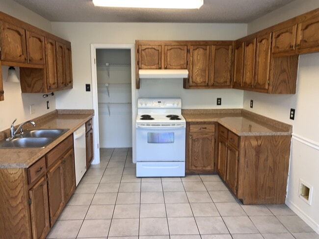 Building Photo - 8734 Pecan Tree Dr