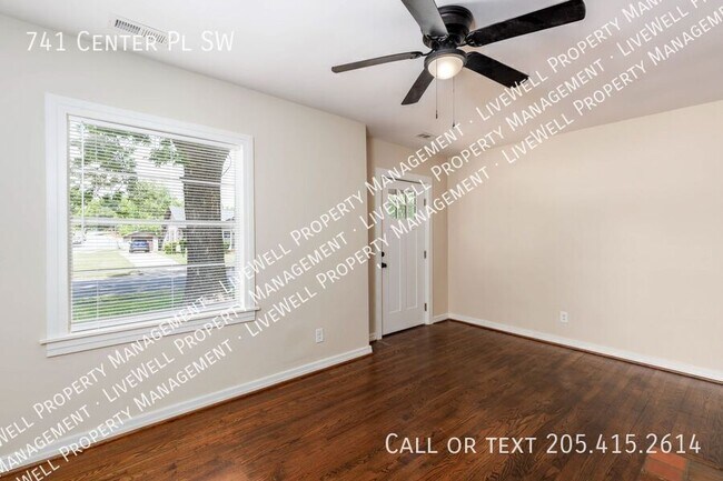 Building Photo - 741 Center Pl SW