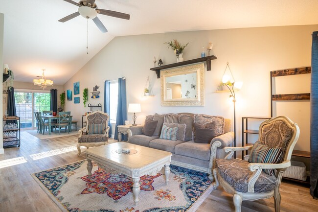 Building Photo - FURNISHED MONTHLY RENTAL-AVAILABLE STARTIN...