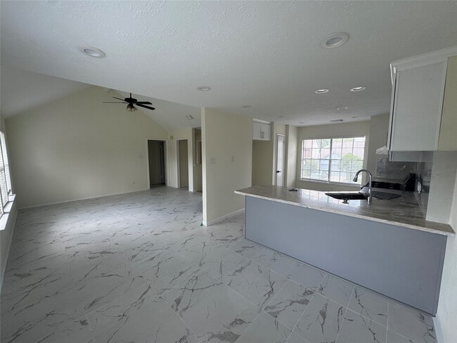 Building Photo - 12827 Waybridge St