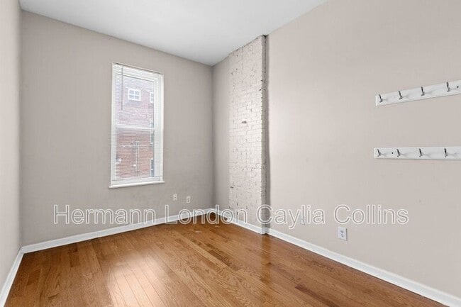 Building Photo - 1708 S Tucker Blvd