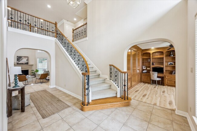Building Photo - 2210 Bywater Dr