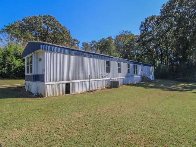 Building Photo - Completely Updated 3BR/2BA Trailer in Musc...