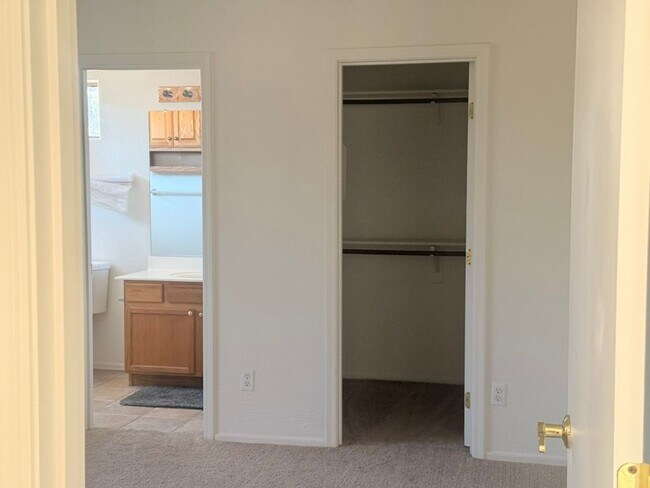 Building Photo - Cul-de-Sac Living | 3 Bed + Bonus Room | Pool + Greenbelt Views