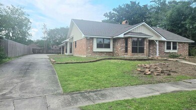 Building Photo - 12119 Mallory Ave