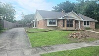 Building Photo - 12119 Mallory Ave