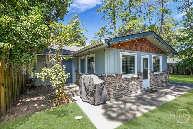 Building Photo - 9 Hillyer Dr