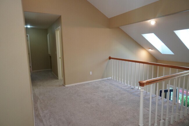 Building Photo - 1394 E Holly St