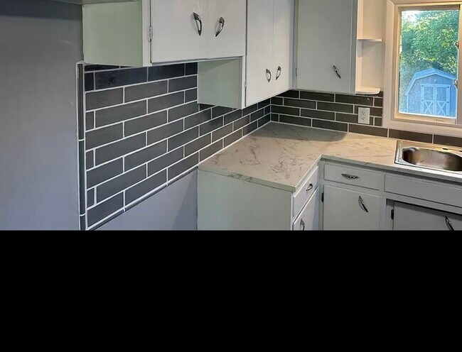 Building Photo - 82 Brookwood Way S