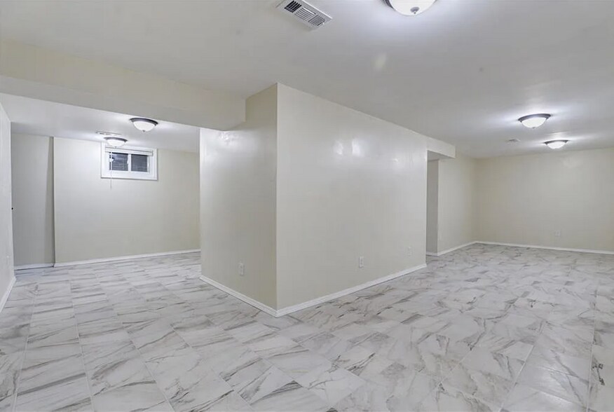 Building Photo - 5517 Willow Ave