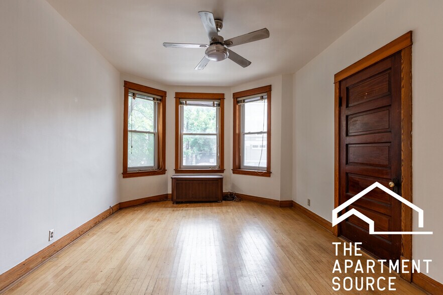 Building Photo - 2042 W Armitage Ave
