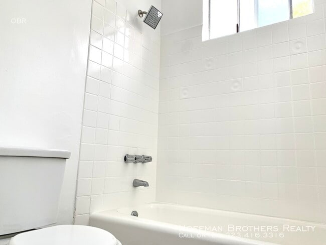 Building Photo - 5119 Fountain Ave