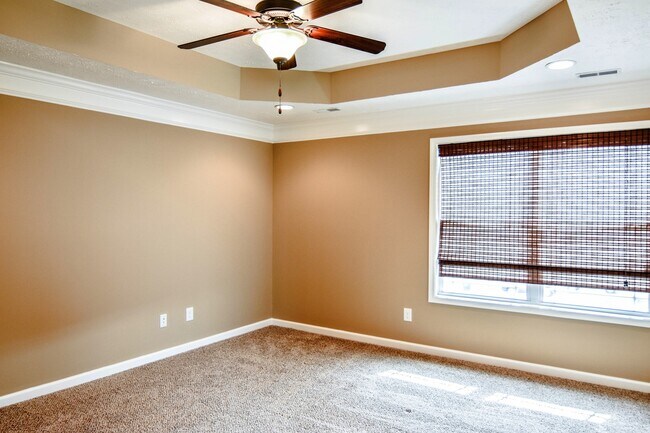 Building Photo - Pet Friendly Three Bedroom with Bonus!