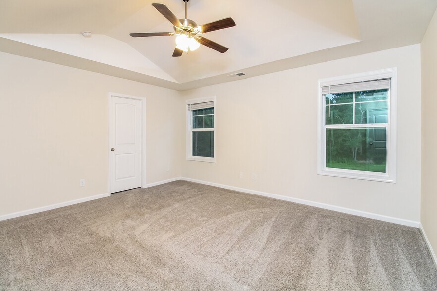 Building Photo - 120 Woodcote Dr