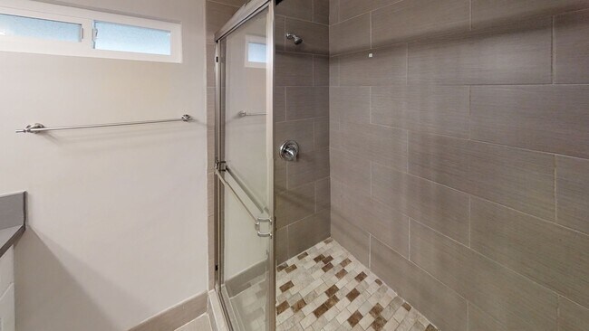 Building Photo - 6BD/2.5BA, Amazing Yard!